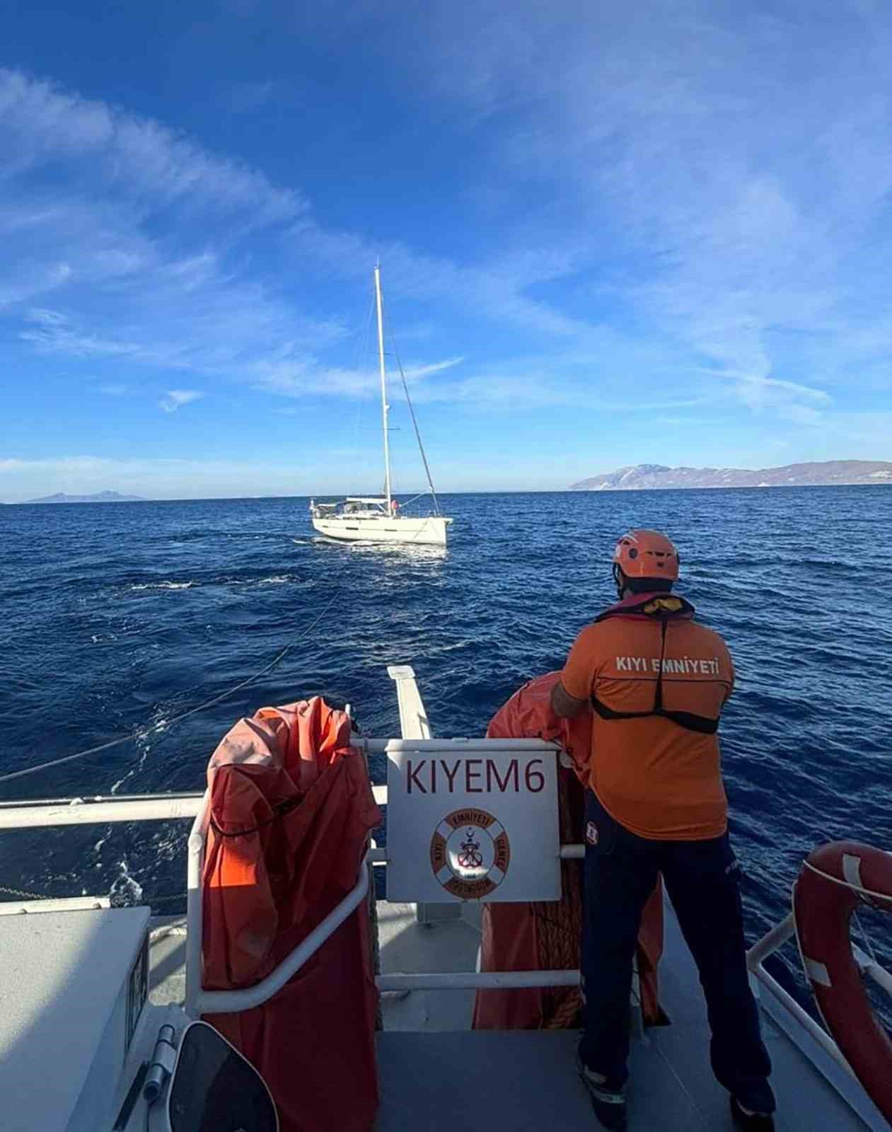 Bodrum Akçalı Adası açıklarında arızalanan yelkenli tekne kurtarıldı Muğla’nın Bodrum ilçesi açıklarında