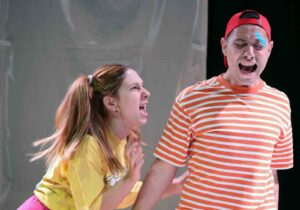 ‘Çocuk Parkı Yaraları’ Menteşe’de tiyatro severlerle buluştu