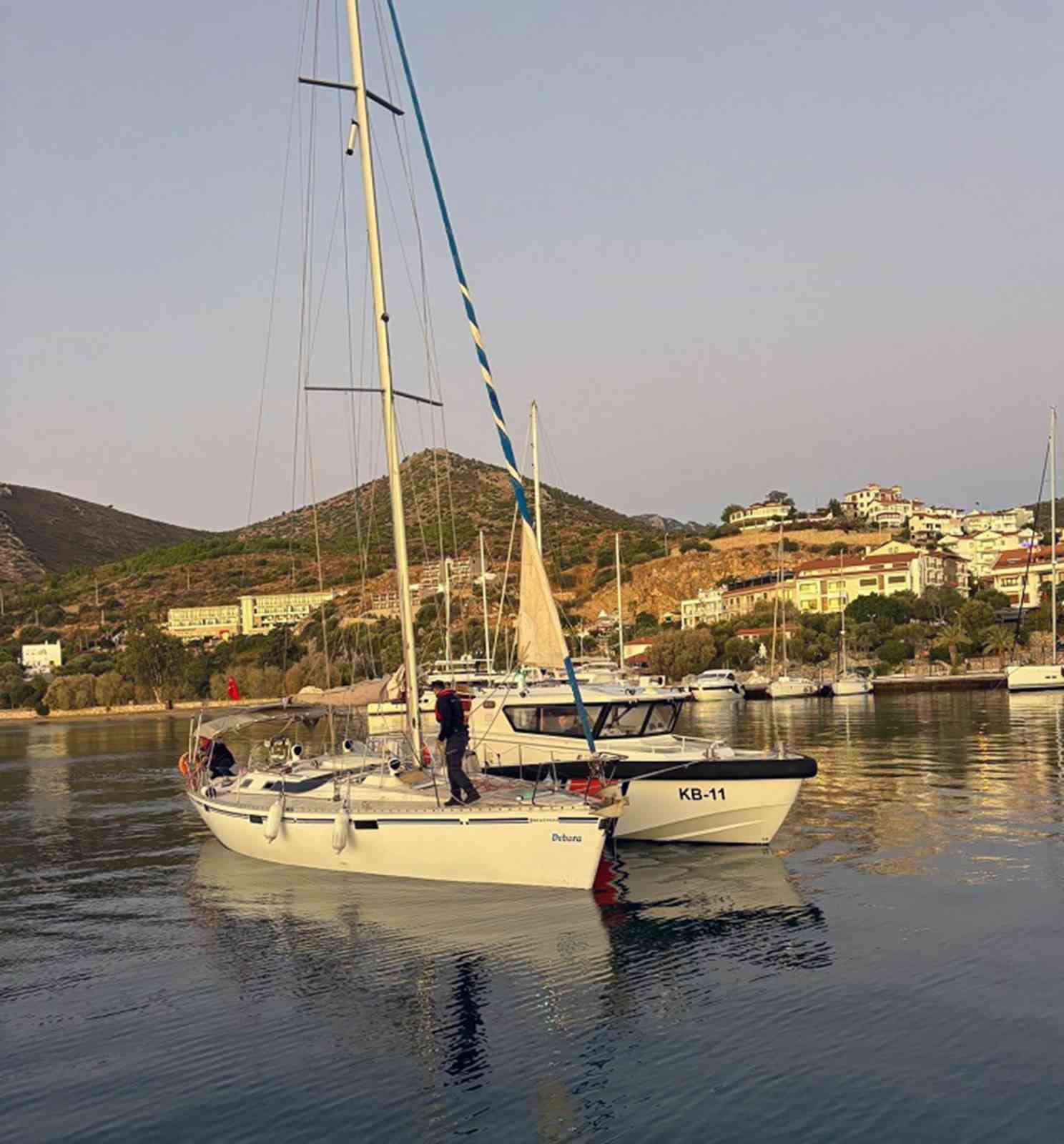 Datça’da yelkenli teknede 42 düzensiz göçmen ve 2 göçmen kaçakçısı yakalandı Muğla’nın Datça ilçesi açıklarında