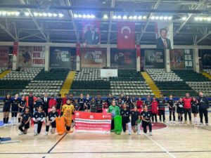 Malatyalı depremzede çocuklardan oluşan Hokey takımı Muğla’da