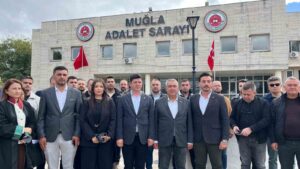 Marmaris Belediye Başkanı Ünlü kanuna aykırı yürüyüş davasında yargılanıyor