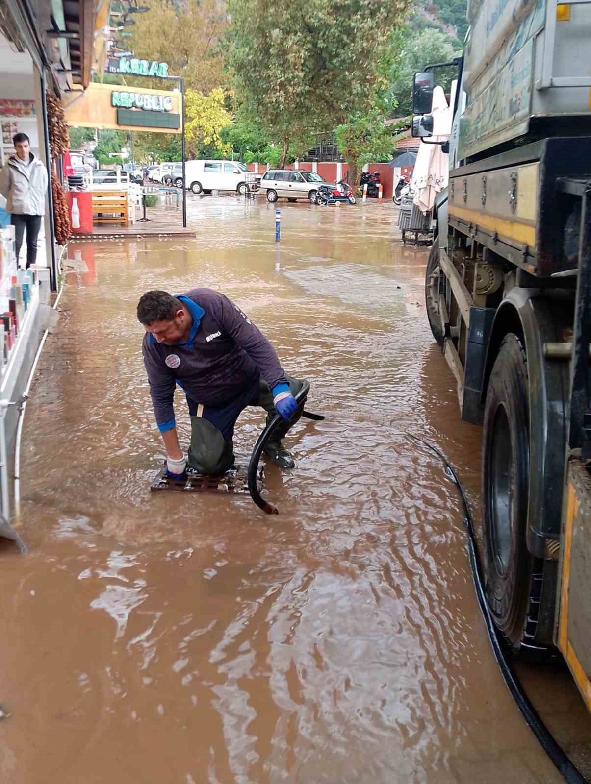 MUSKİ yağmur teyakkuzunda Muğla’da etkili olan sağanak