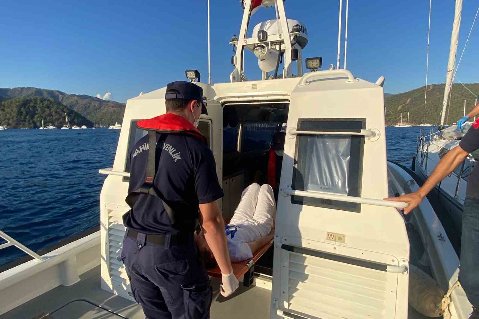 Ticari yatta yaralanan vatandaşa Sahil Güvenlik tıbbi tahliye Muğla’nın Fethiye ilçesi açıklarında