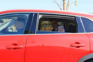 Validen 91 yaşındaki Neylüfer Teyze’nin isteğini geri çevirmedi