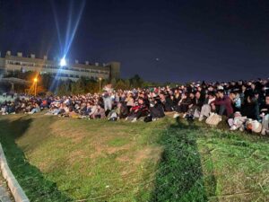 Yüzlerce Üniversite öğrencisi gece açık hava sinemasında buluştu