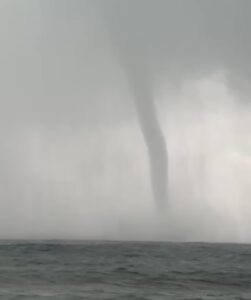 Marmaris’te denizde hortum oluştu