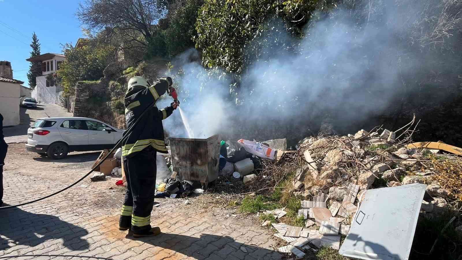 Menteşe’nin Saburhane Mahallesi’nde çöp