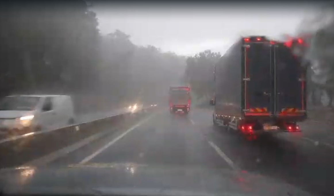 Muğla’da öğlen saatlerinde sağanak