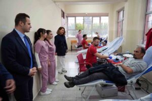 Öğretmenler kan bağışında bulundu