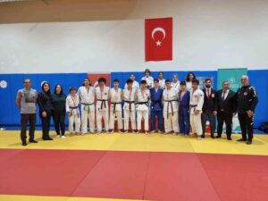 Okul sporları gençler judo il birinciliği nefesleri kesti