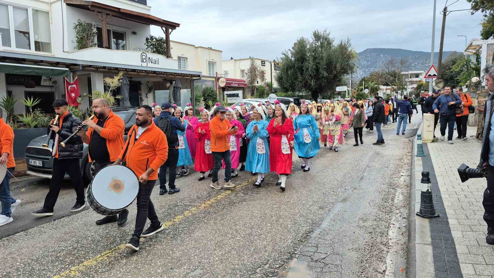 Bodrum’da düzenlenen Mandalin Festivali, renkli