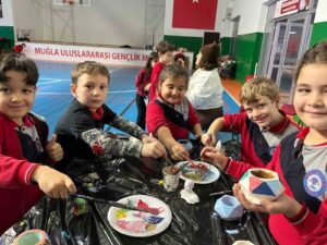 Menteşe’de çocuklar geleneksel oyunlarla geleceğe hazırlanıyor