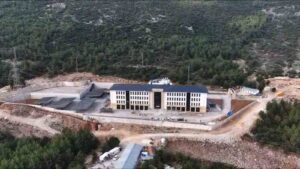 Vali Akbıyık, çevre dostu yeni binayı inceledi