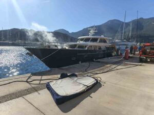 Datça’daki bir marinadaki motoryat yangını paniğe neden oldu