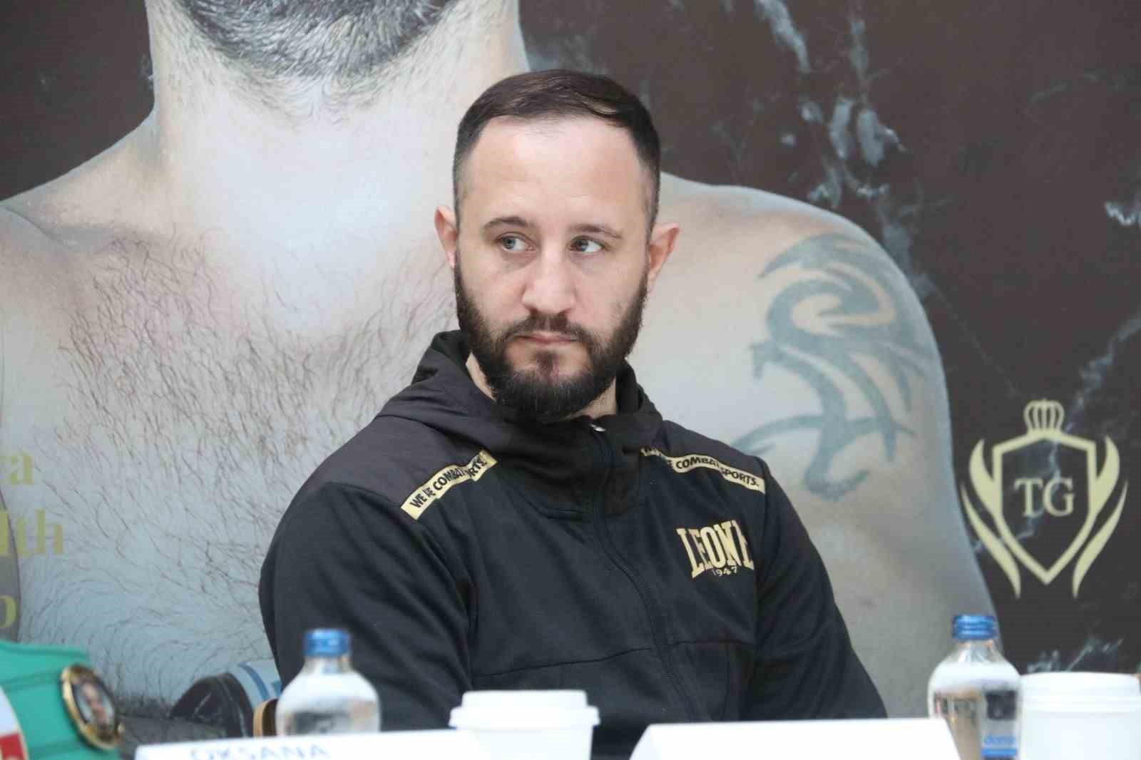 Hafif ağır sıklette Dünya