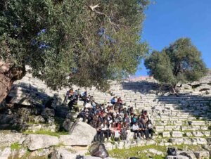 Köyceğiz Ortaokulu öğrencileri Kaunos Antik Tiyatro’da şiir okudu