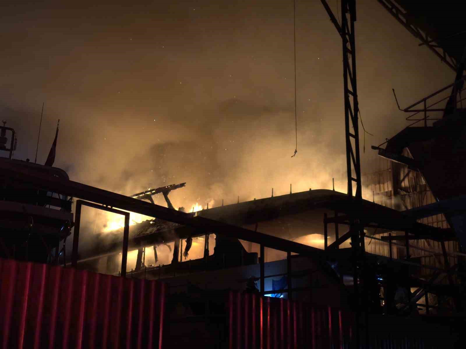 Muğla’nın Fethiye ilçesinde ahşap teknenin