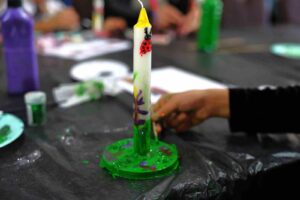 Üç kuşak mum boyama atölyesinde buluştu