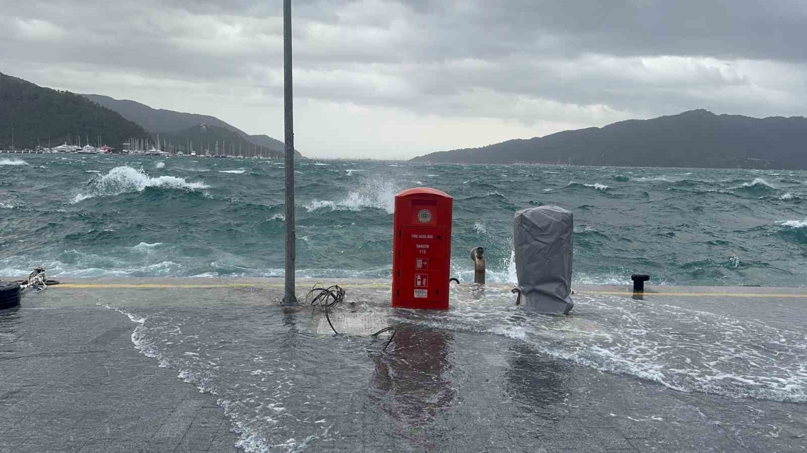 Muğla’nın Marmaris ilçesinde akşam