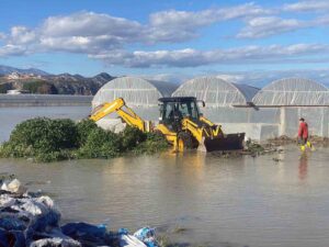 MUSKİ, Muğla genelinde etkili olan yoğun yağışlara anında müdahale ediyor