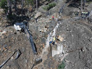 Yağışlarda zarar gören su isale hattı yenileniyor