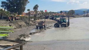 Akyaka sahili yaz sezonuna hazırlanıyor