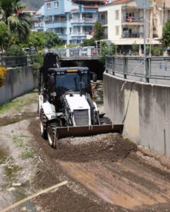 Marmaris’te 15 bin 200 metre dere temizliği yapıldı