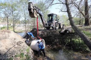 Muğla Büyükşehir tarafından Köyceğiz’de selden zarar gören üreticiler destekleniyor