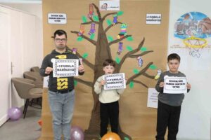 Muğla’da çoraplar farkındalık için boyandı