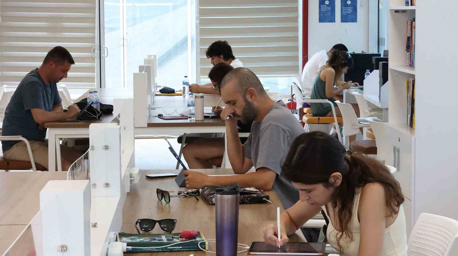 Muğla’da vatandaşların bilgiye, yeni kitaplara,