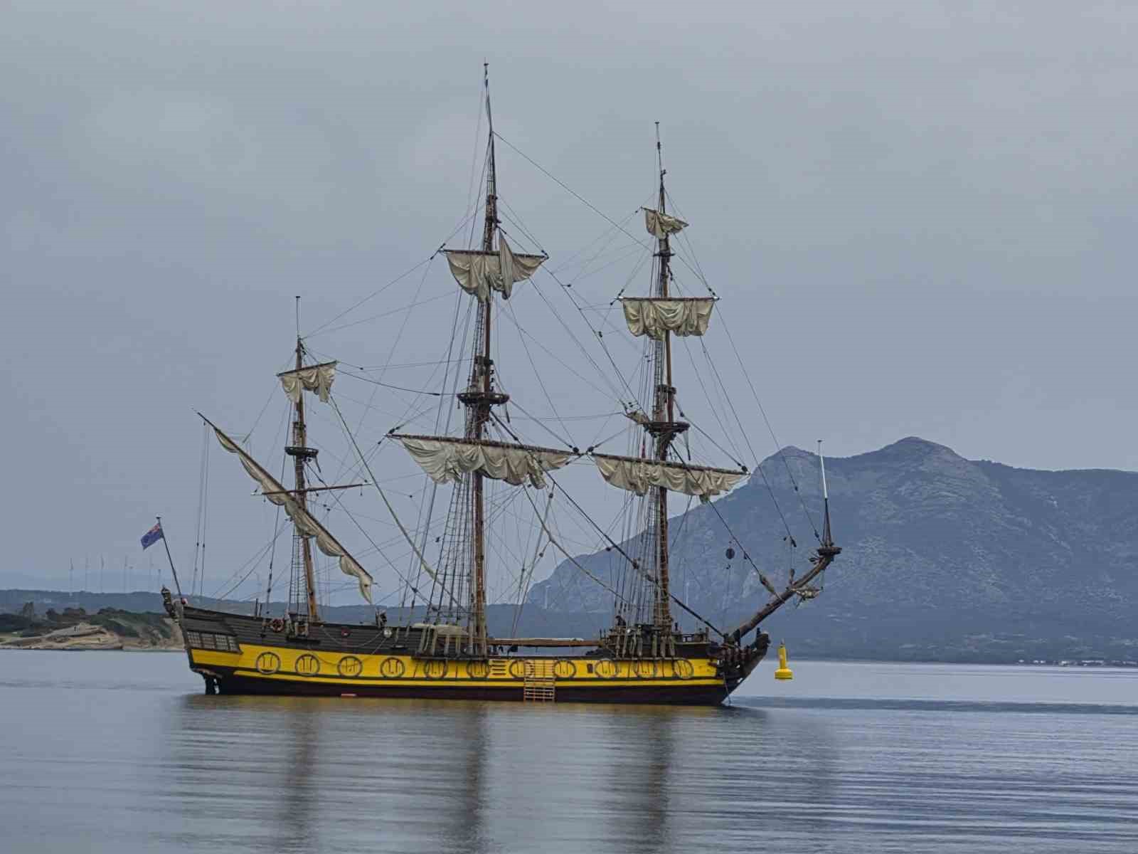 Cook Adaları bayraklı ’TS SHTANDART’