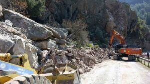 Faralya’da heyelan müdahalesi