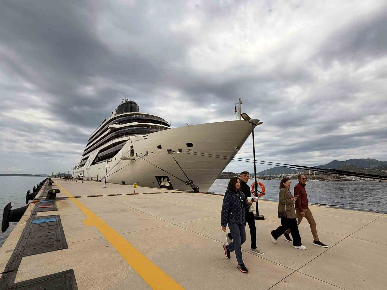 Bodrum Lüks kruvaziyer gemisi Four