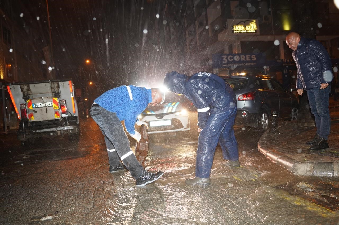 Marmaris’te etkili olan sağanak yağmur