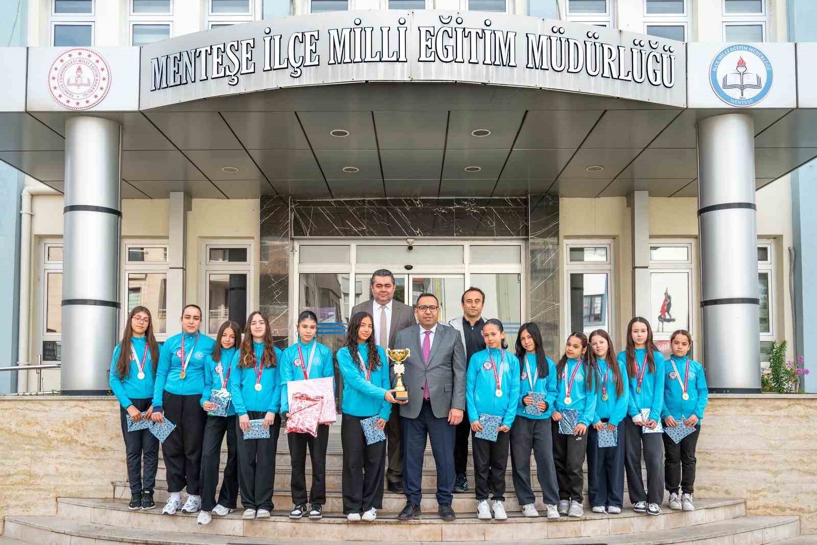 Menteşe Cumhuriyet Ortaokulu Hokey Takımı,