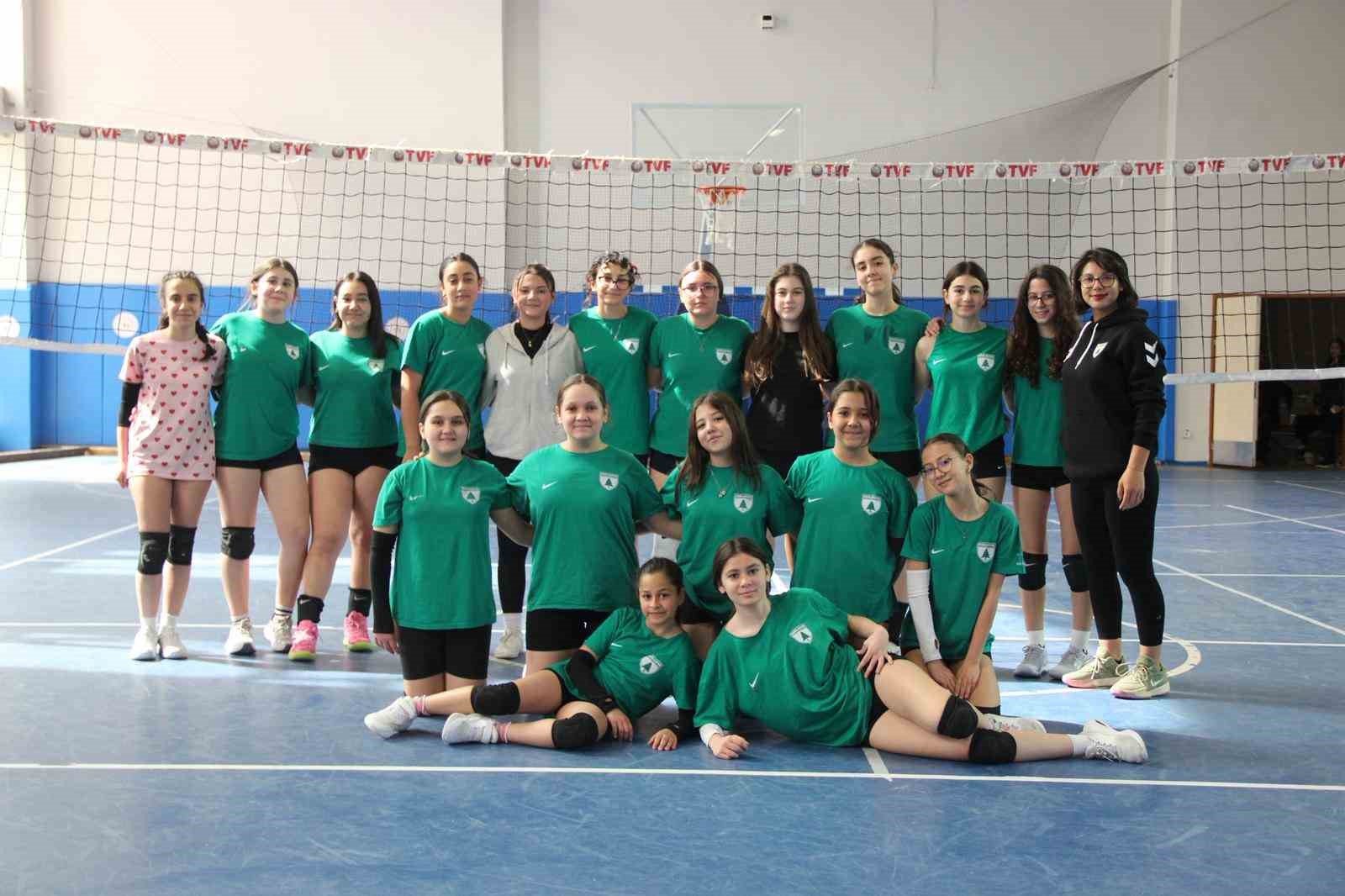 Muğlaspor Voleybol Antrenörü Şevvanur Çeviker,
