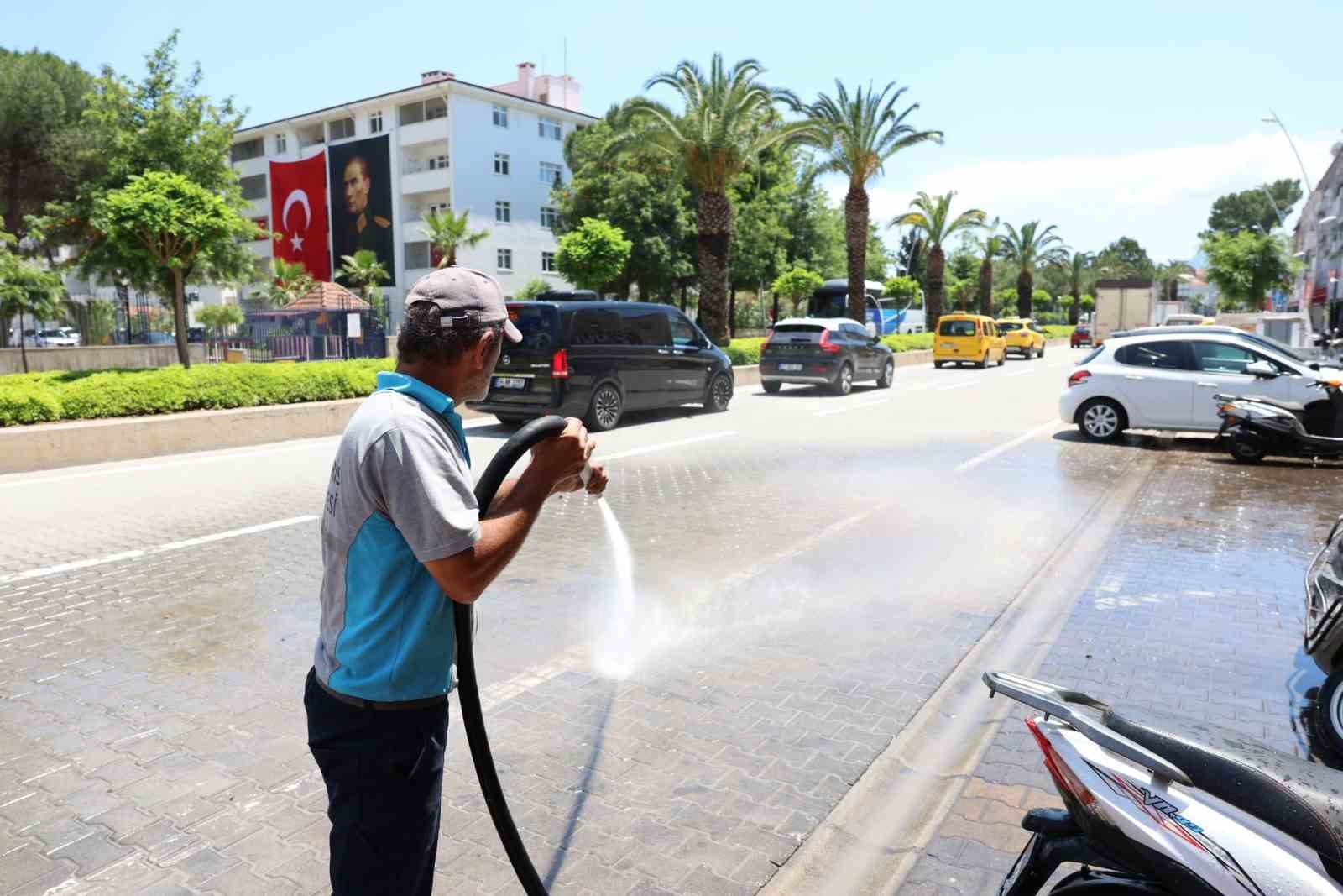 Marmaris Belediyesi, hem ilçe sakinlerinin