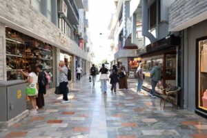 Marmaris’te yenilenen çarşı turistlerin gözdesi oldu