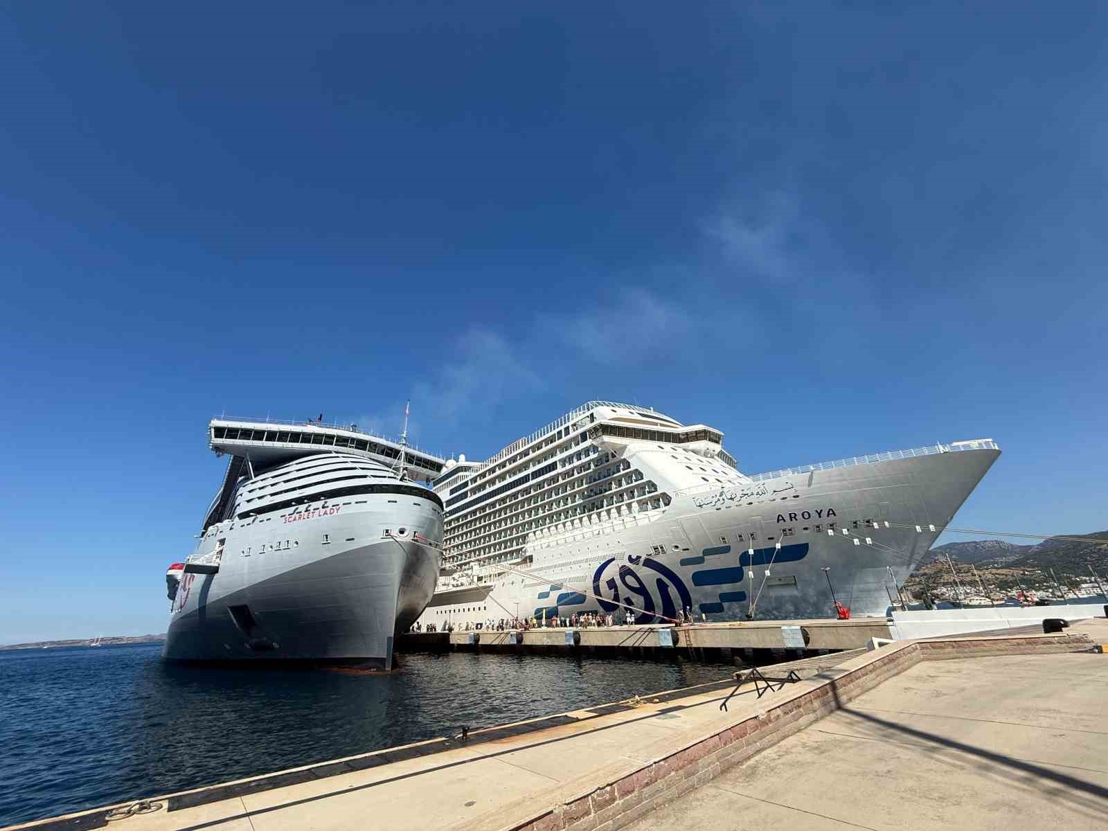 Muğla’nın Bodrum ilçesinde kruvaziyer hareketliliği