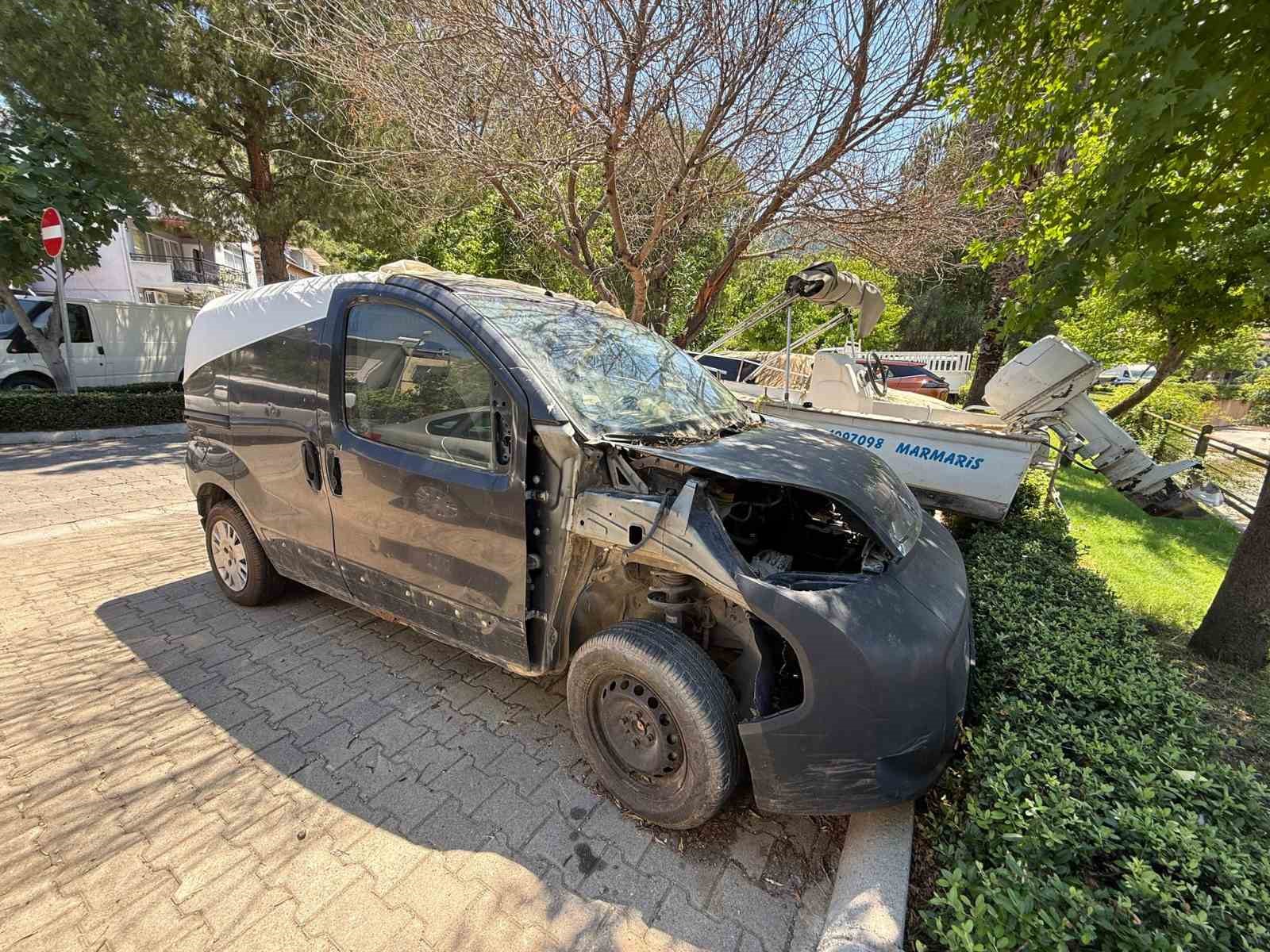 Marmaris Belediyesi, görüntü kirliliğine neden