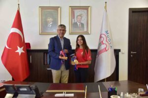 MSKÜ’lü milli sporcu Burun’dan madalya ziyareti