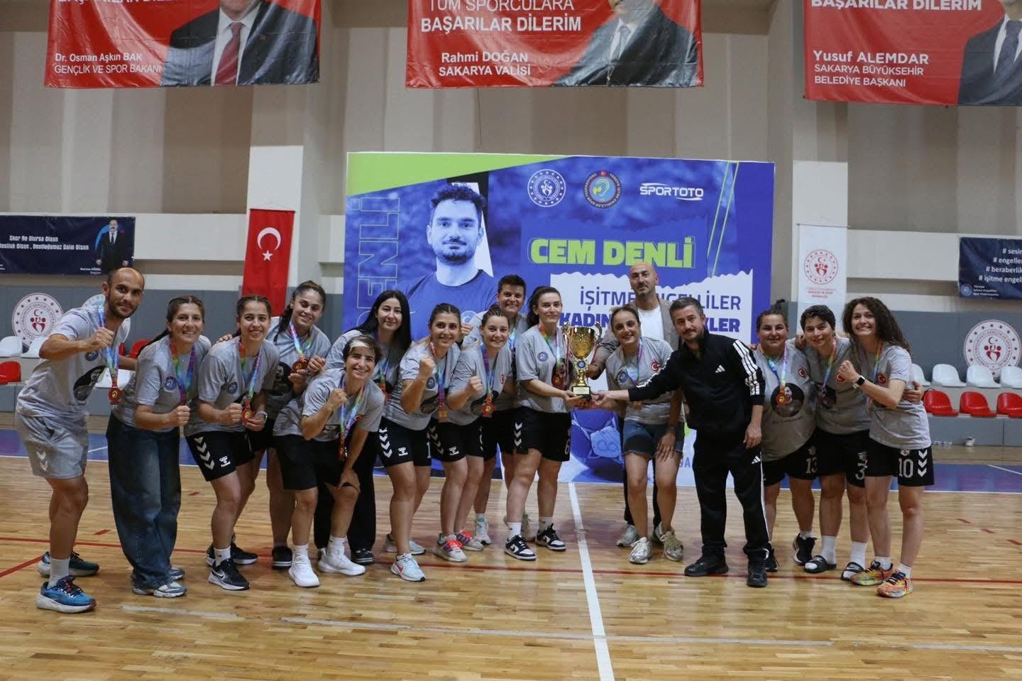 Cem Denli İşitme Engelliler Kadınlar